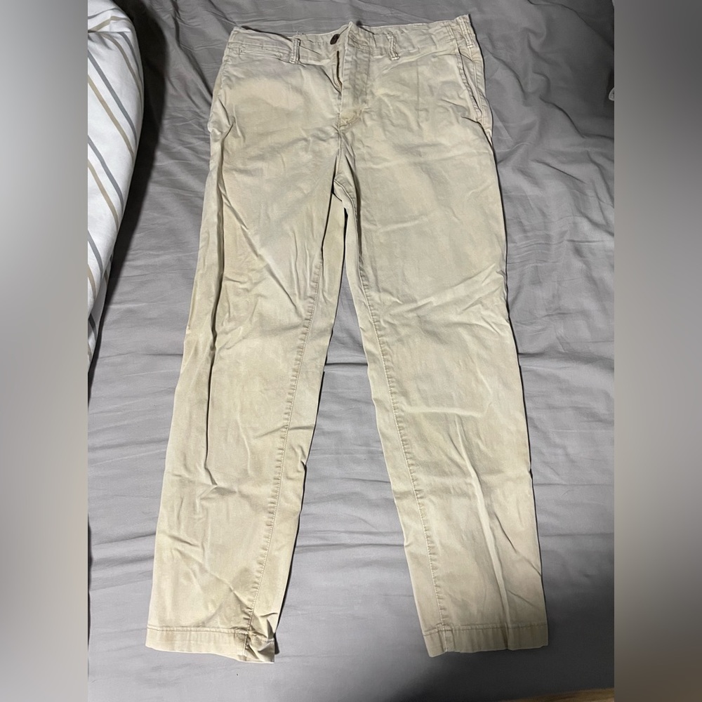 Men’s kahaki pants nice like new lighter color